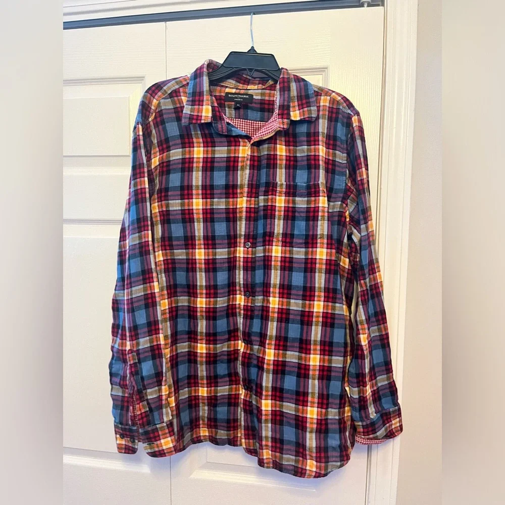 Banana Republic Men's Button Down Plaid Shirt